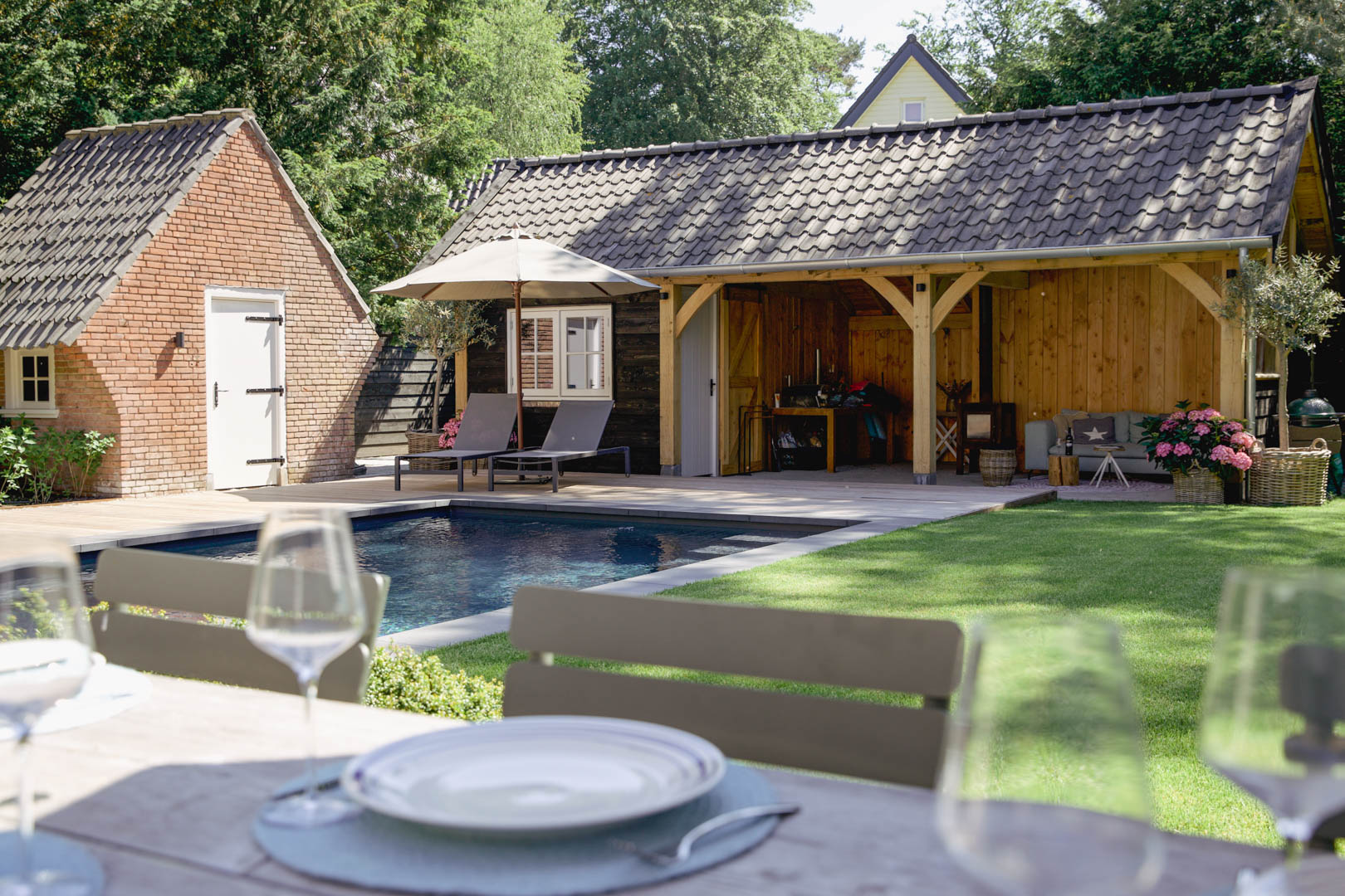 Authentieke tuin met zwembad Rodenburg tuinen